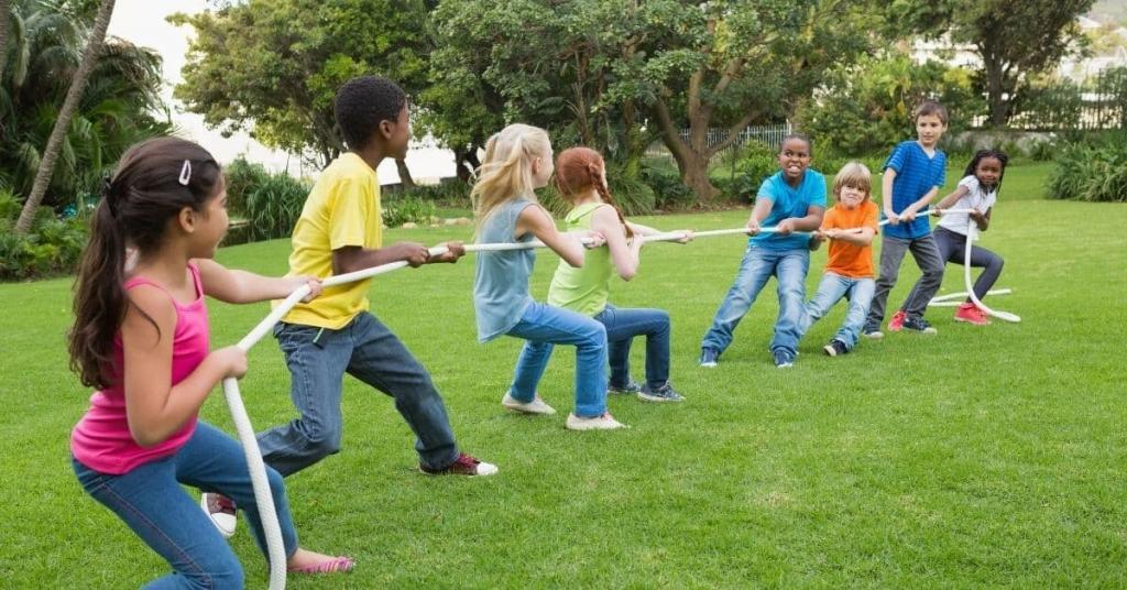 kids playing tug of war