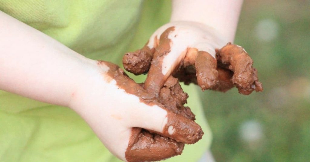 muddy toddler hands